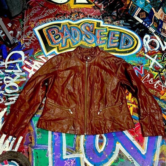 Vintage Bernardo Classic 90’s Collarless Leather Jacket in excellent condition